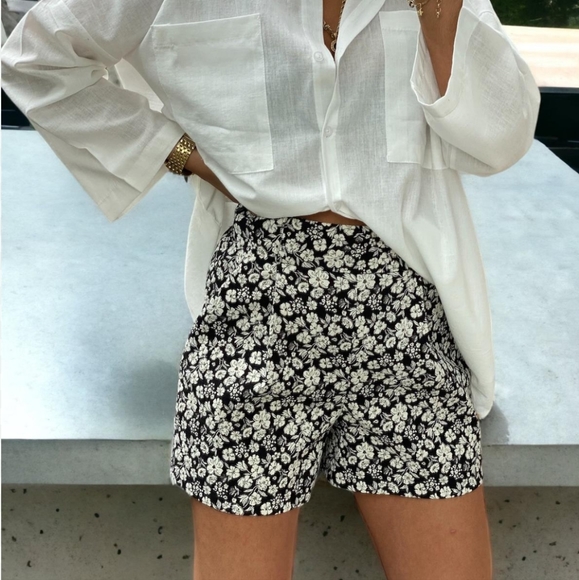 Zara Brocade Shorts - Picture 1 of 5
